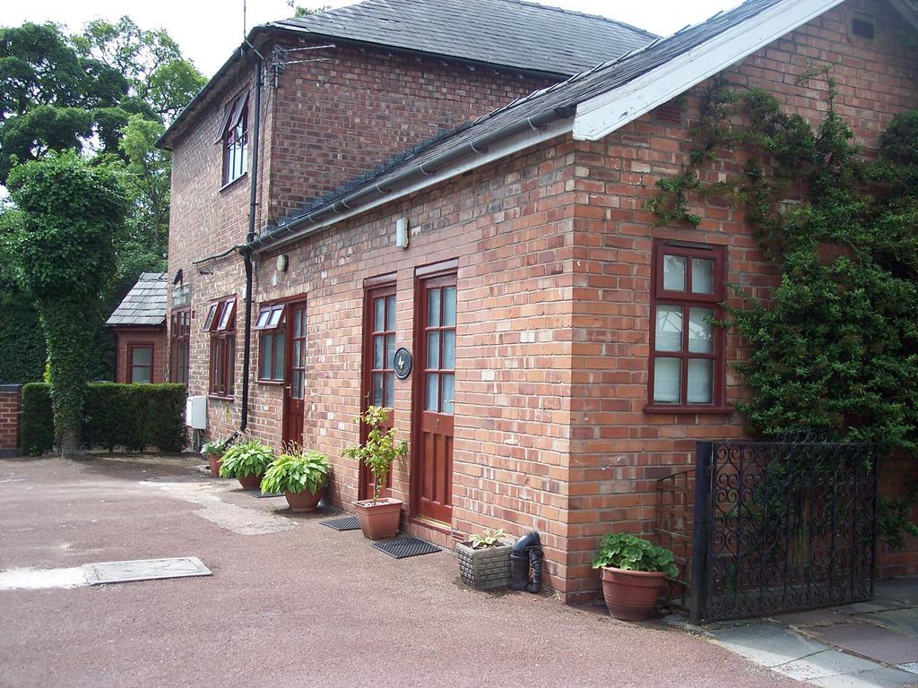 Butterfly Guest House Cheadle  Zewnętrze zdjęcie