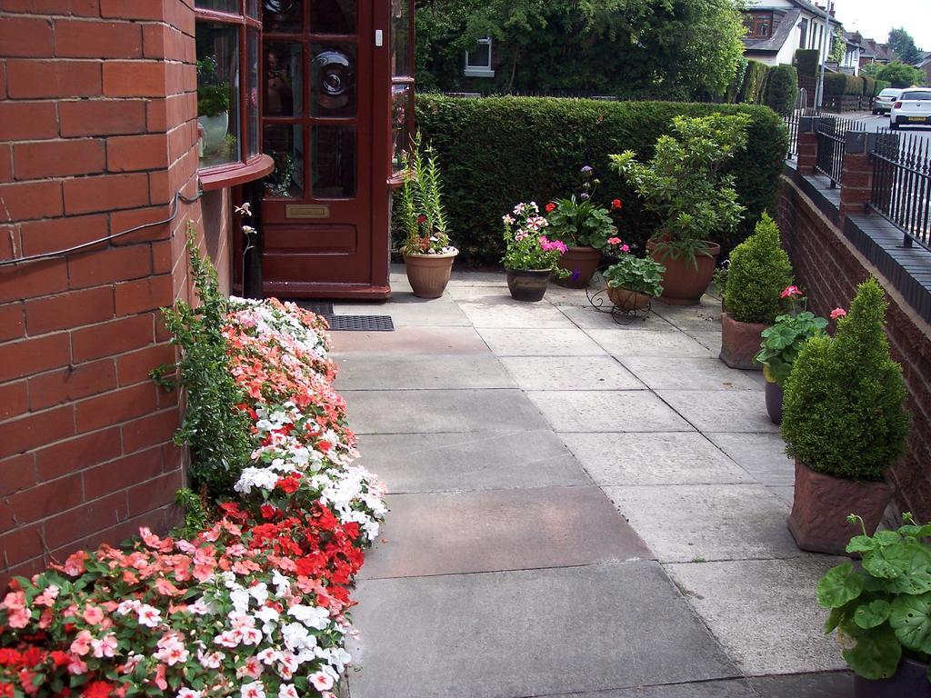 Butterfly Guest House Cheadle  Zewnętrze zdjęcie